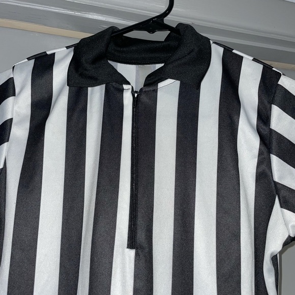 Small Top. MUST BE BUNDLED - Picture 4 of 4